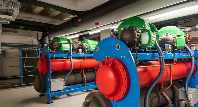 Photo d'une machine frigorifique Turbocor installée chez Maxon Motors en Suisse